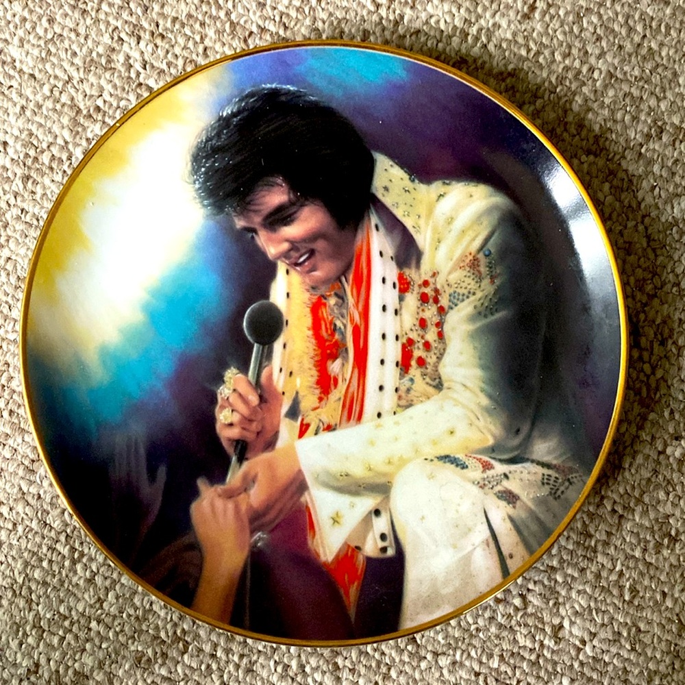 Elvis Presley collectors 10 inch display decor plate